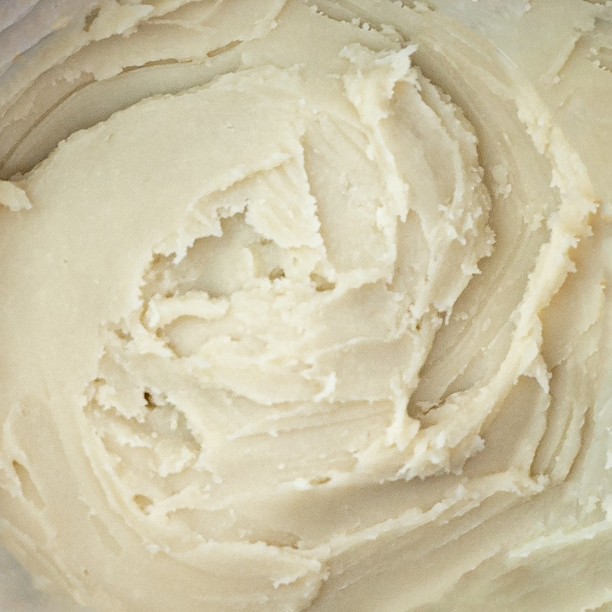 Close-up of BLUMAAN Heavy Hold Clay’s smooth, dense texture for maximum styling control